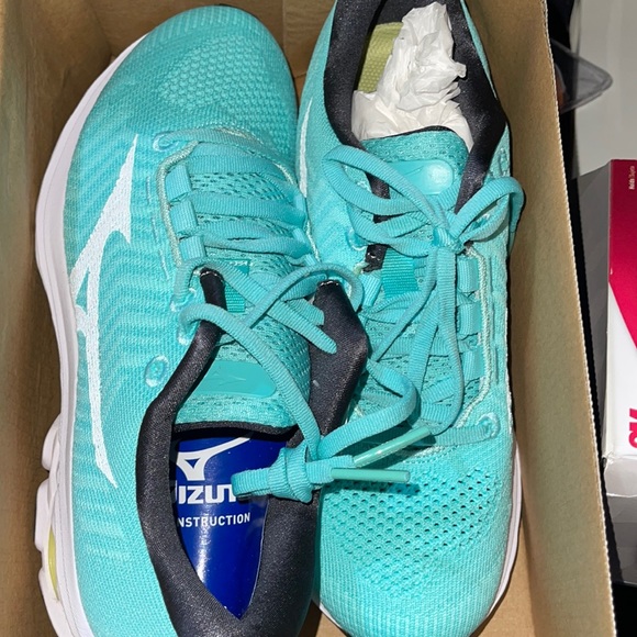 Shoes - New with tags Womans wave rider wave knit running sneakers size 7